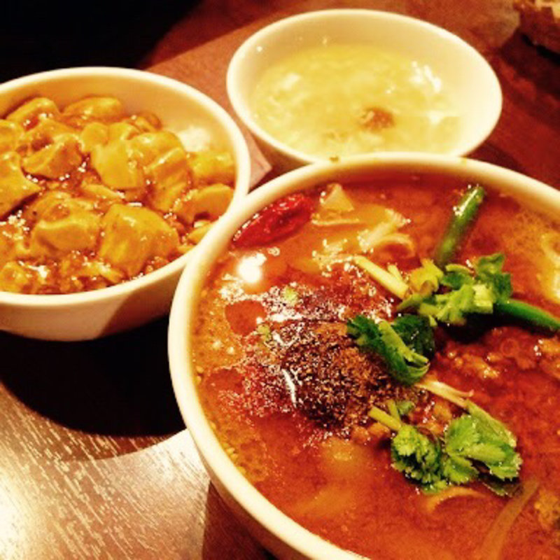 マーラーメンと豚丼の定食(唐朝刀削麺 成田空港店)