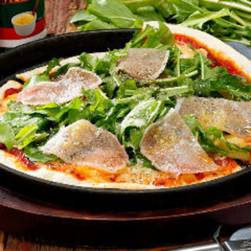 山盛りルッコラと生ハムのピザ(いちげん 東松戸店)