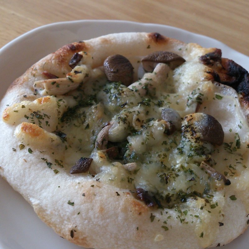 キノコとアンチョビ(森パン)