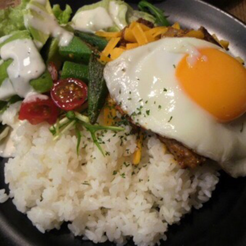 ベーコンエッグロコモコ(ヴィレッジヴァンガードダイナー ルミネ横浜)