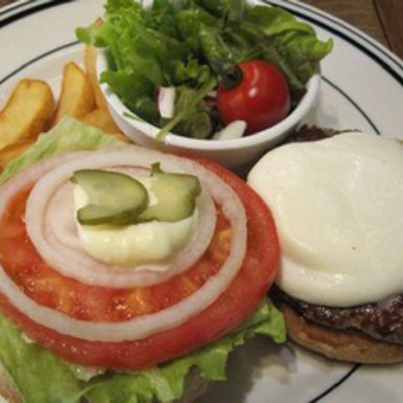 モッツァレラチーズバーガー(ヴィレッジヴァンガードダイナー ルミネ横浜)