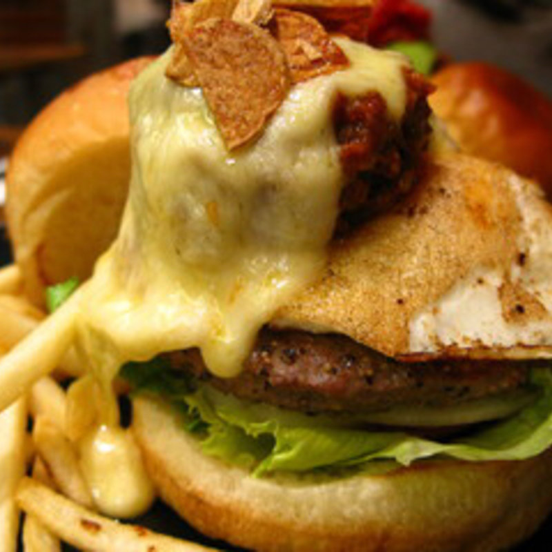 チリチーズバーガー(ヴィレッジヴァンガードダイナー ルミネ横浜)