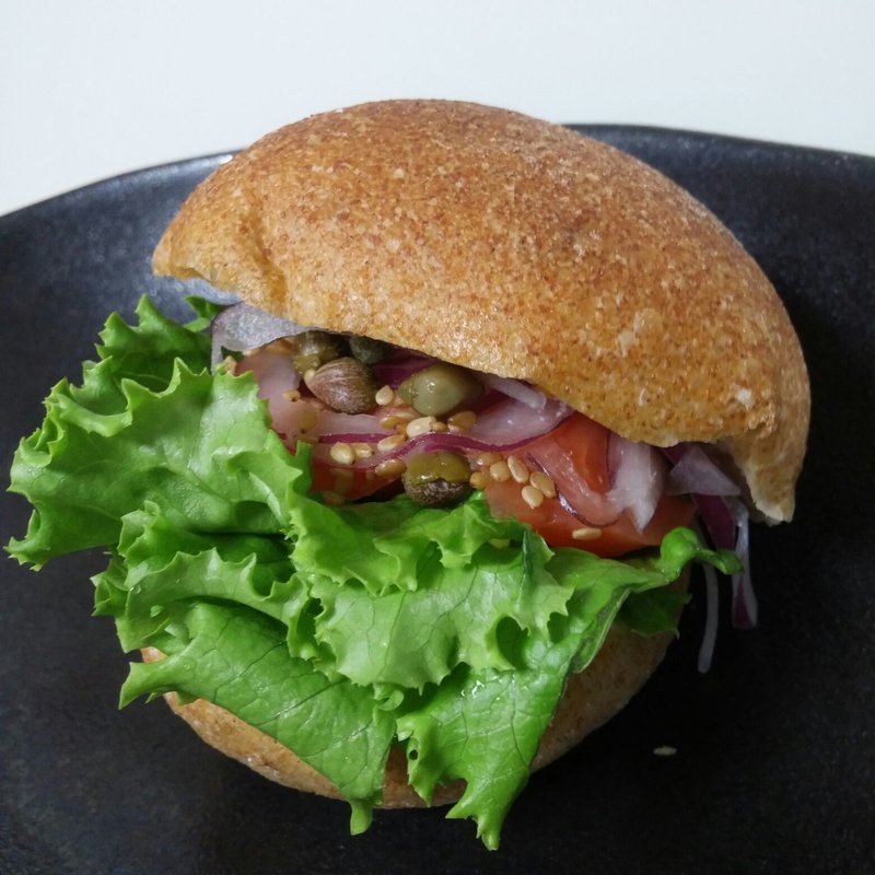 サーモンとクリームチーズのサンド(ブーランジェリー マナベ)