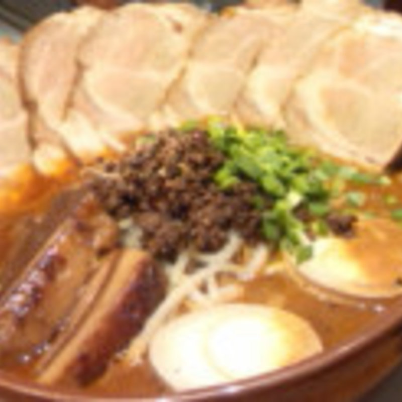 デラックス担担麺　（大盛）(CHINESE 青菜 あみプレミアムアウトレット店 （チャイニーズチンツァイ）)