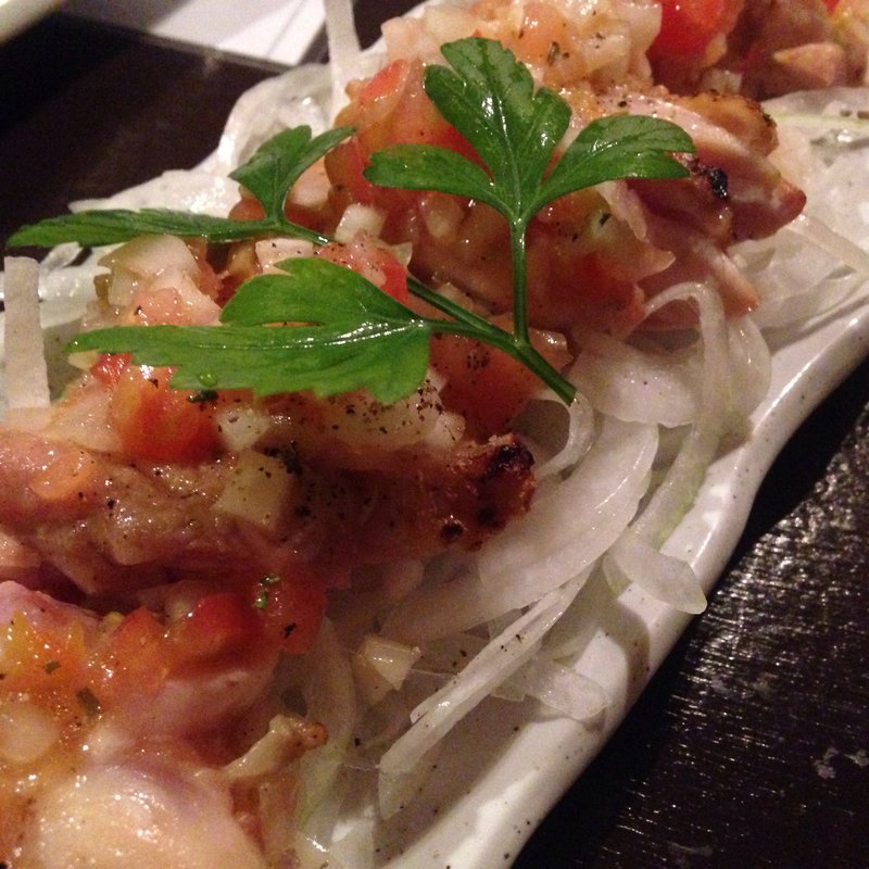 鶏肉タタキのトマトチリソース(Yakitori shop KAFU （カフゥ）)