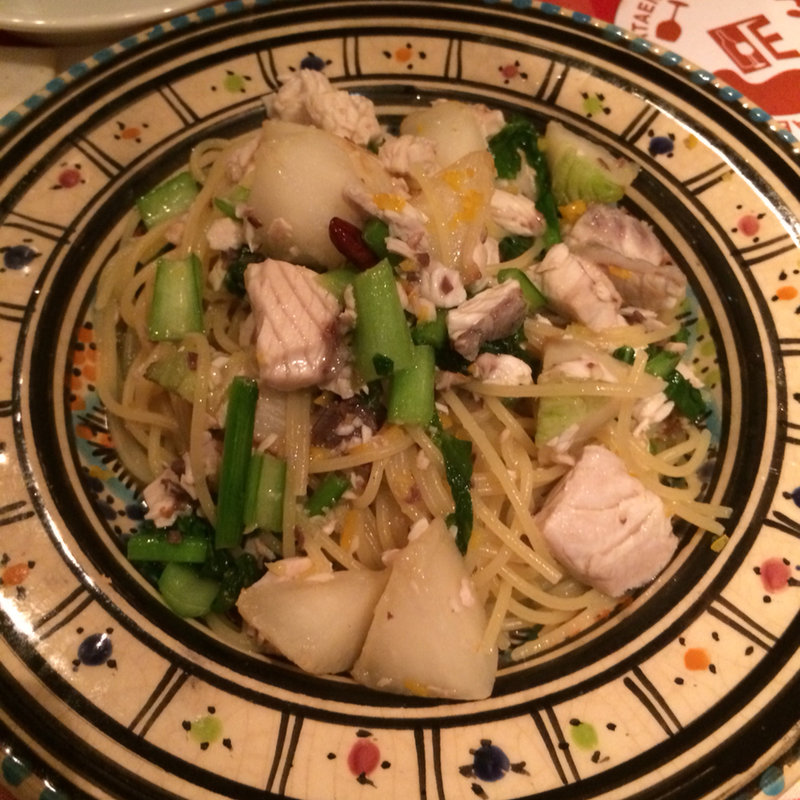 天然ブリと小カブのスパゲッティ(炉端イタリアン ICORIBI 堂島)