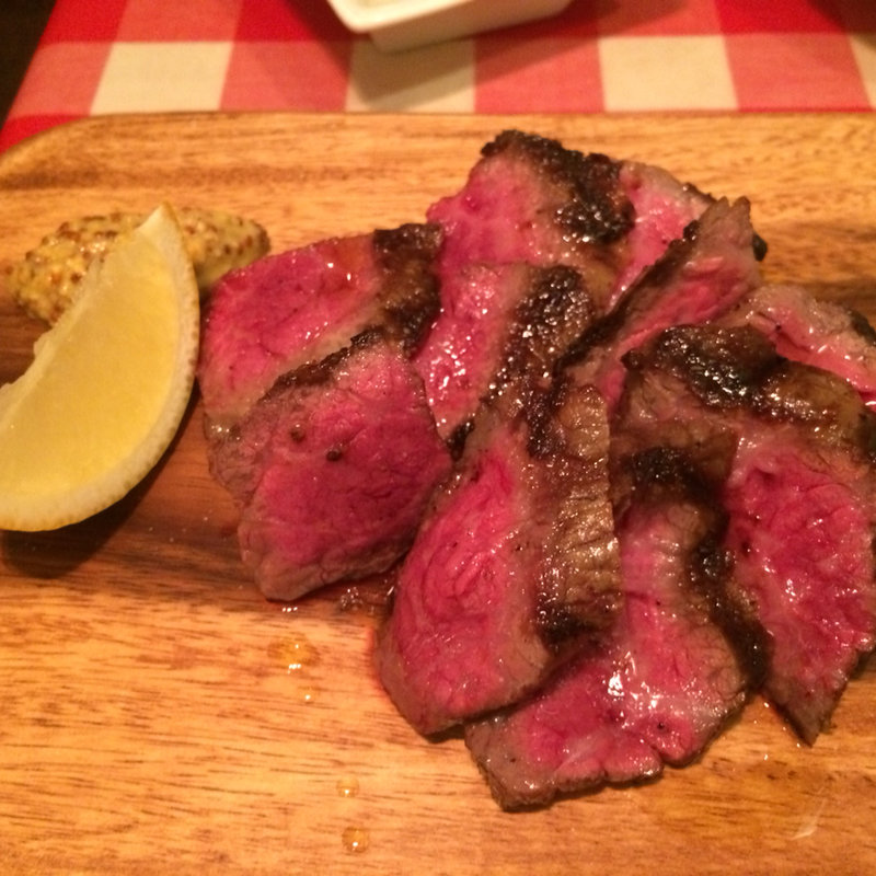 和牛モモ肉のビステッカ(炉端イタリアン ICORIBI 堂島)