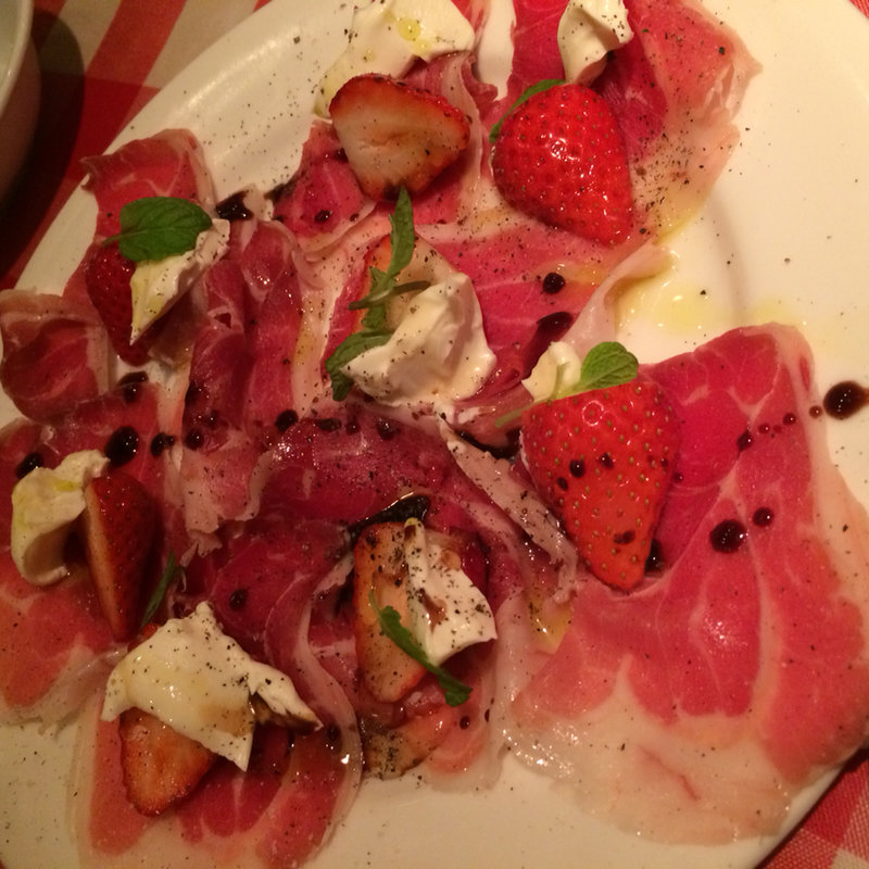 いちごとマスカルポーネのパルマ産生ハム(炉端イタリアン ICORIBI 堂島)