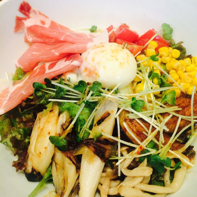 生ハムと焼き野菜の冷製すぱ 温泉卵添え(釜あげスパゲティ　すぱじろう 六本木店 （釜あげスパゲティ　すぱじろう　六本木）)