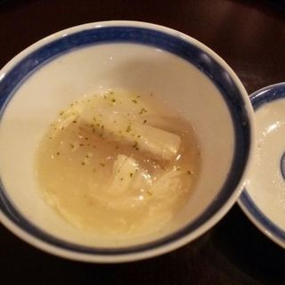しろだつ（ずいき）の煮物 くみ上げ湯葉（ディナーコース）(日本料理 太月)
