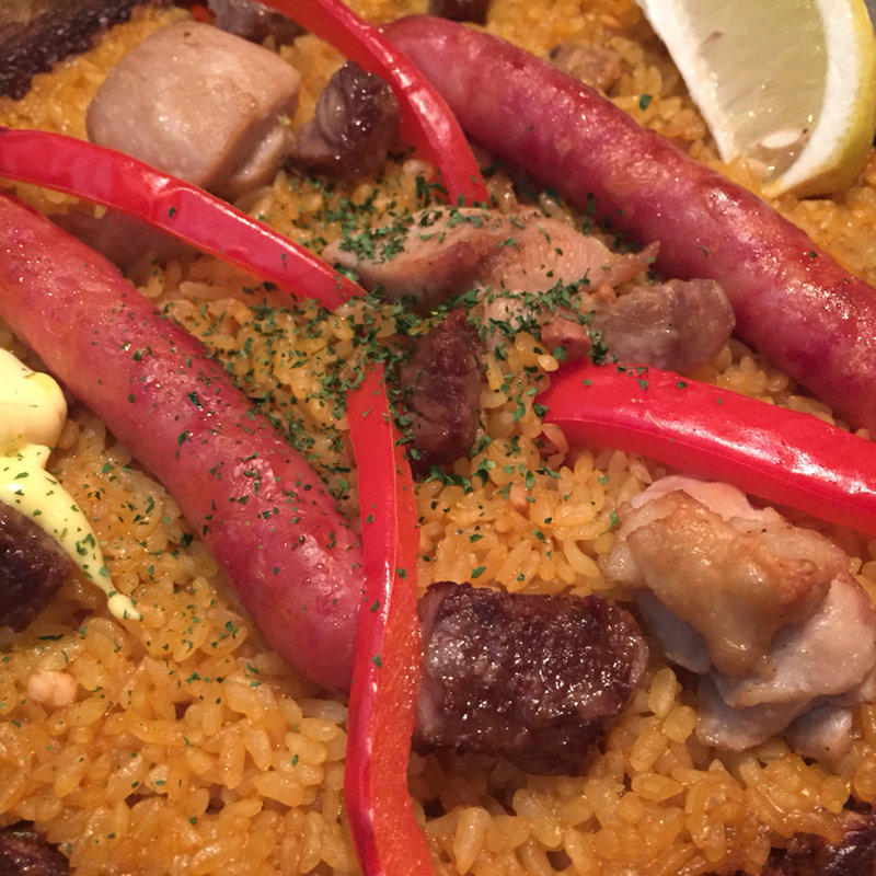 お肉のパエリア（レギュラーサイズ）(ウォルプタス 東京駅グランルーフ店 （VOLPUTAS）)