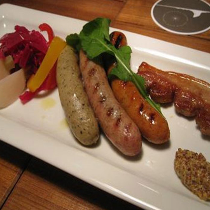 自家製ソーセージ3種とベーコンの盛り合わせ(MOKICHI CRAFT BEER)