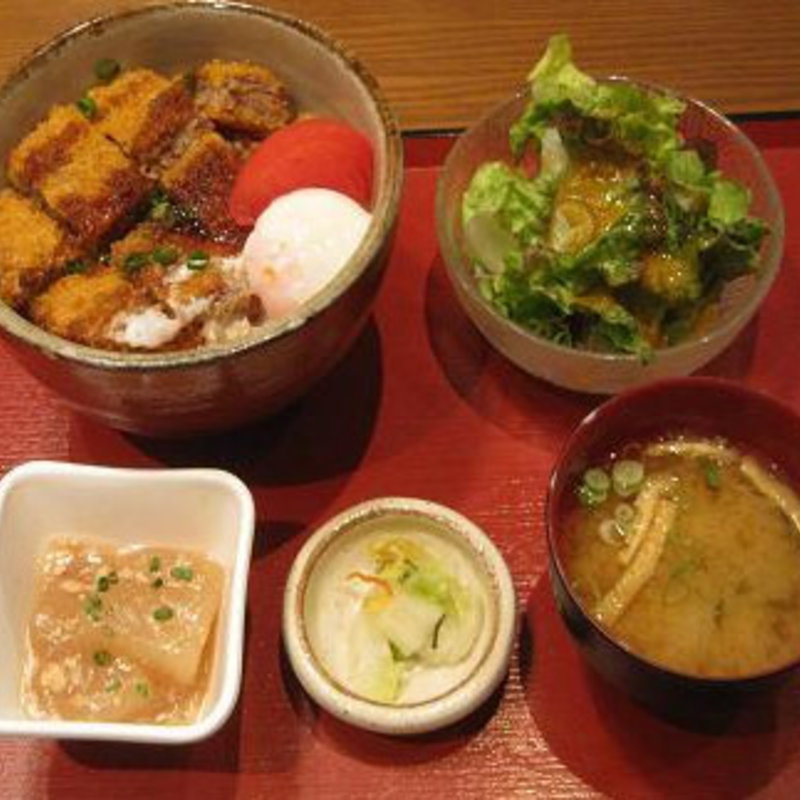 自家製メンチカツ丼定食(魚沼食堂)