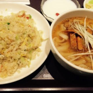 醤油刀削麺と炒飯のセット(唐朝刀削麺 成田空港店 )