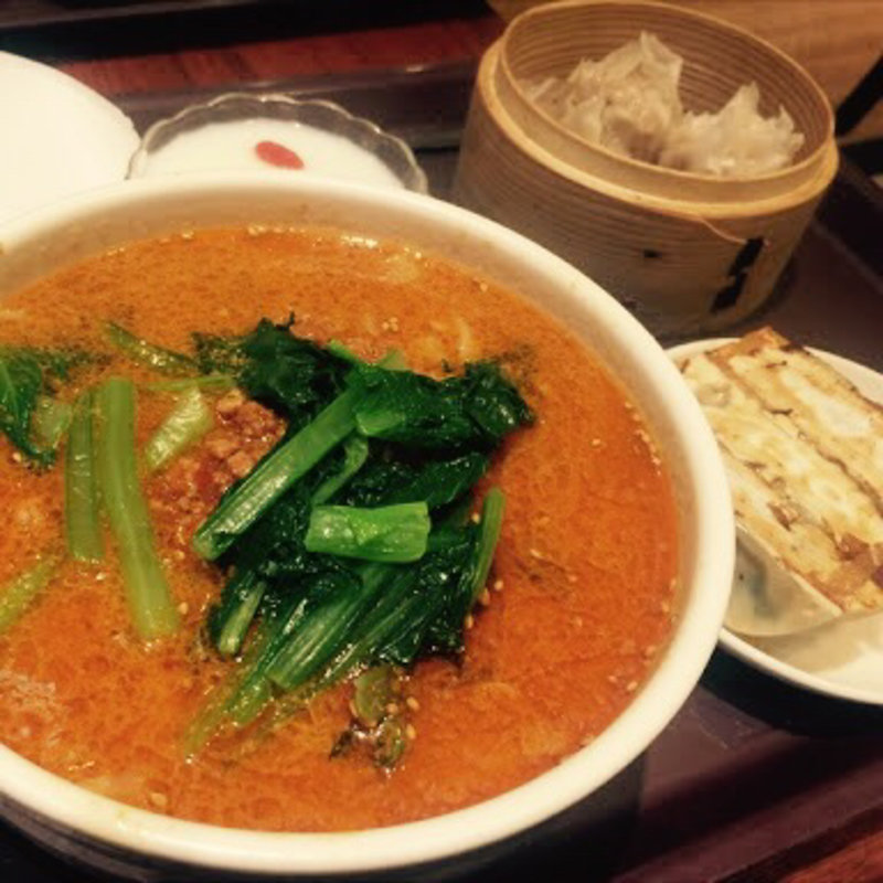 担々麺と餃子のセット(唐朝刀削麺 成田空港店)