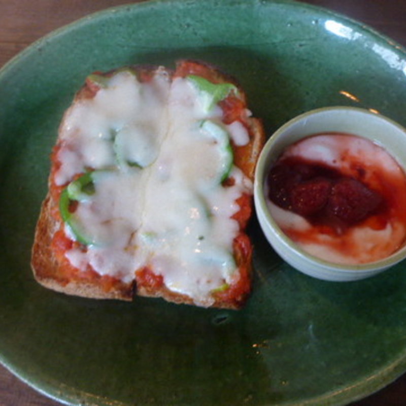 モーニングピザトーストヨーグルト付(森森舎 カフェ＆陶芸教室)