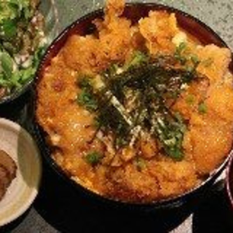 ジャンボチキンカツ煮丼(ほろよいダイニングちどりあし （【旧店名】地鶏脚）)