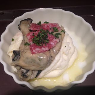 マッシュポテトと牡蠣のオイル漬け(タミルズ Tameals Café & Bar 品川)