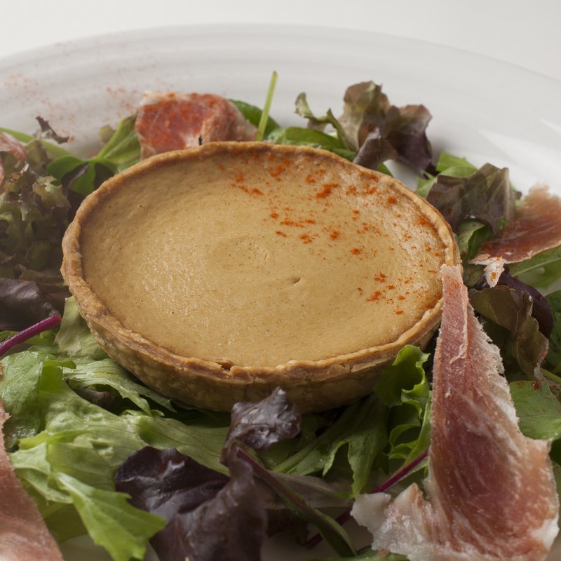 玉葱のタルト、生ハムサラダ添え(Vin de Rêve)