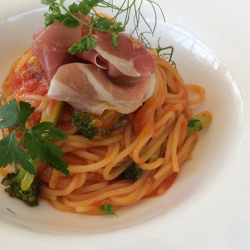 生ハムのトマトソースパスタ(PATISSERIE TOOTH TOOTH SeaSideCafe | トゥース トゥース シー サイド カフェ)