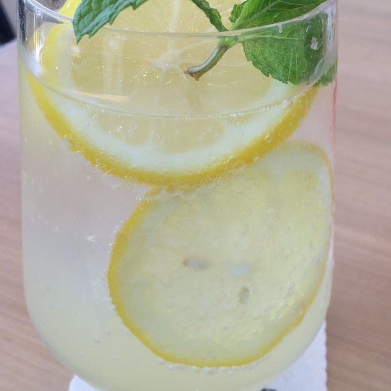 トゥーストゥースレモネード(PATISSERIE TOOTH TOOTH SeaSideCafe | トゥース トゥース シー サイド カフェ)