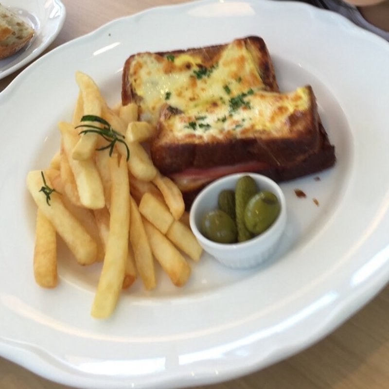 クロックムッシュ風ホットサンド(PATISSERIE TOOTH TOOTH SeaSideCafe | トゥース トゥース シー サイド カフェ)