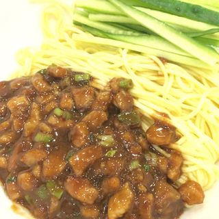 ジャージャー麺(神戸元町別館牡丹園)