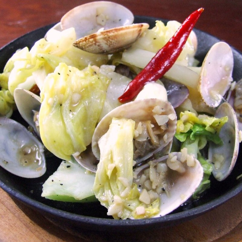 浅利と春キャベツのガーリック蒸し(くいものや チャカ 津田沼店)