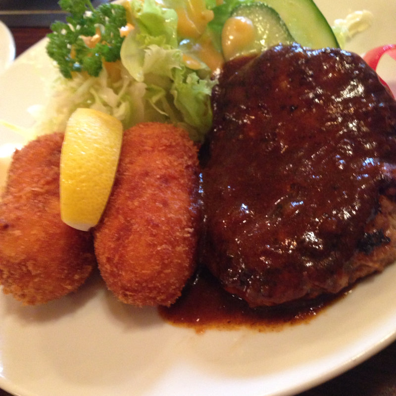 カニクリームとハンバーグ(ファミリーレストラン五十番 )