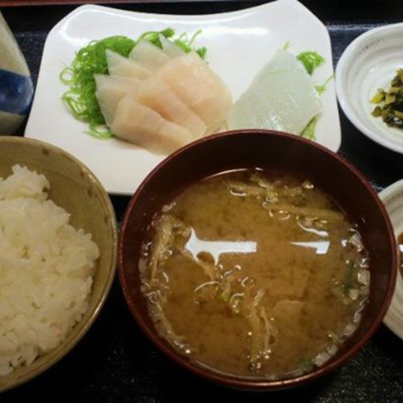 トロメカジキとイカの刺身定食(津国屋)