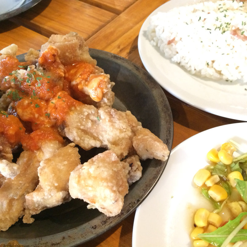 ぶつ切り骨つき唐揚げプレート(ホテイヤロッヂ 京橋店)