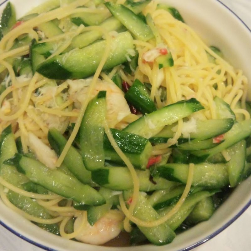 シェフおすすめのパスタ(きゅうりと蟹)(イタリア食堂 Vino uno)