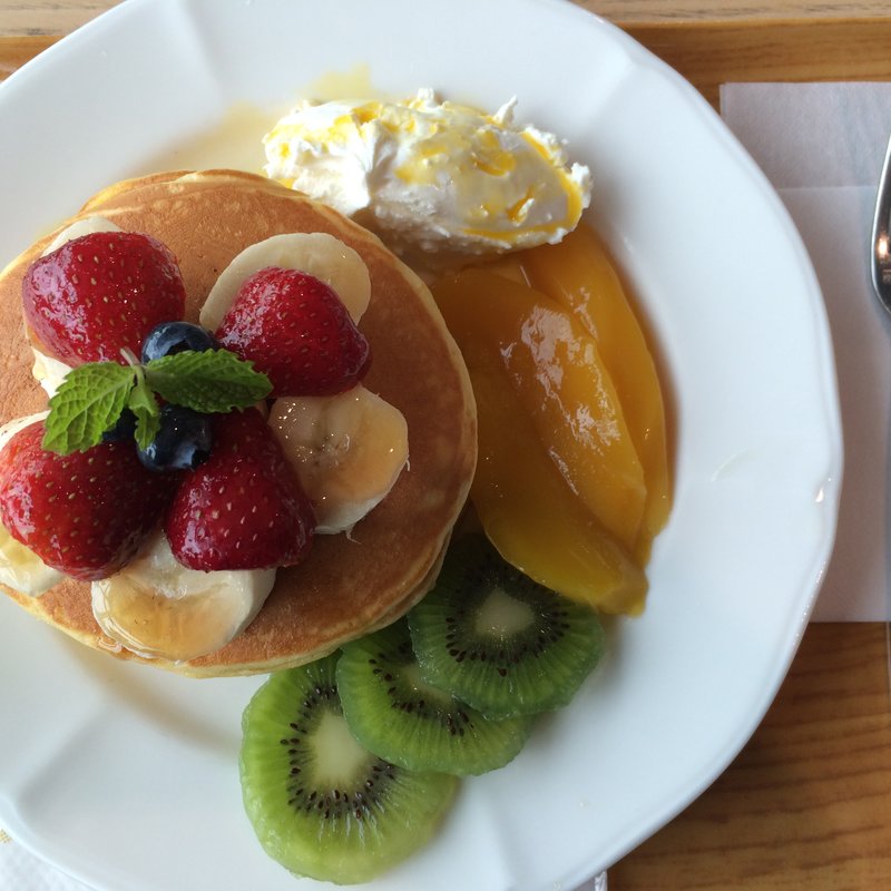 ごろごろフルーツミックスパンケーキ(アミーチデルテ Amici del te)