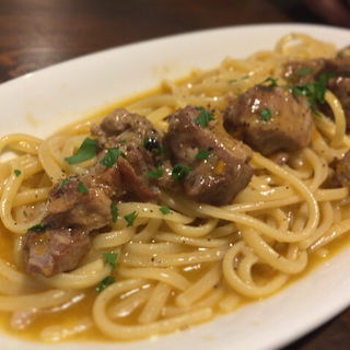 豚のゴロゴロミートソースパスタ(坂の上ホタル)