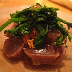 鰹のたたきと菜の花　西洋ワサビソース(フレンチ ビストロ AU GAMIN DE TOKIO 恵比寿)
