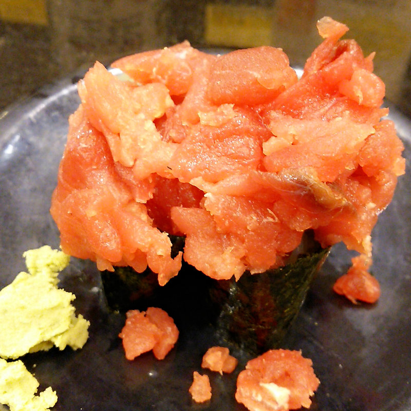 山盛り中落ち軍艦(まぐろ問屋 三浦三崎港 トレッサ横浜店)