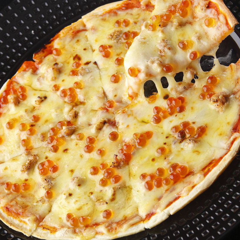 いくらとサーモンとにんにくのピザ(なだ万 汐留47 （【旧店名】ジパング カレッタ汐留店）)