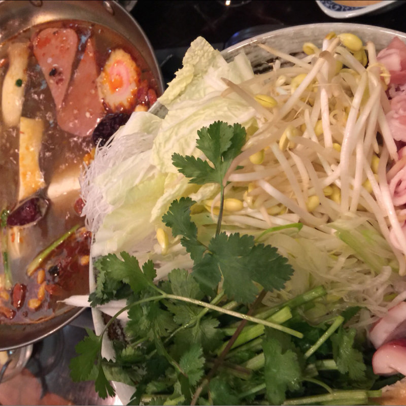 薬膳パクチー鍋(Bistro Zancn ビストロ・ザンシン)