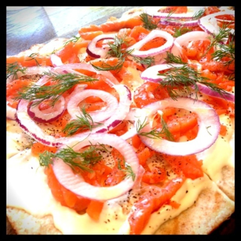 サーモンとクリームチーズのピッツァ(IVY PLACE)