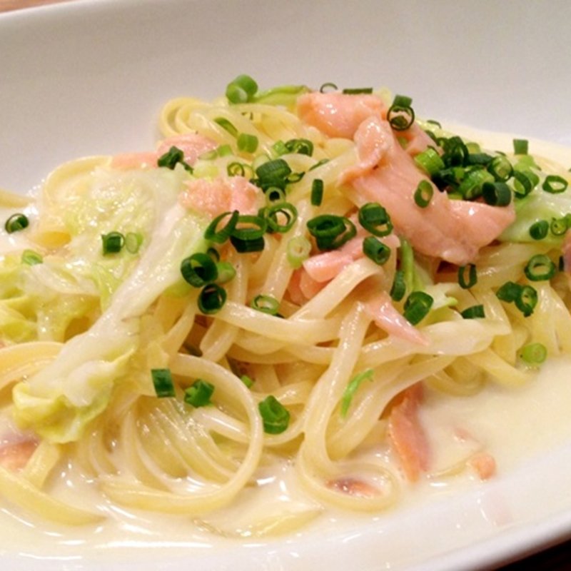 スモークサーモンとキャベツのクリームソース(ヒラタパスタ)