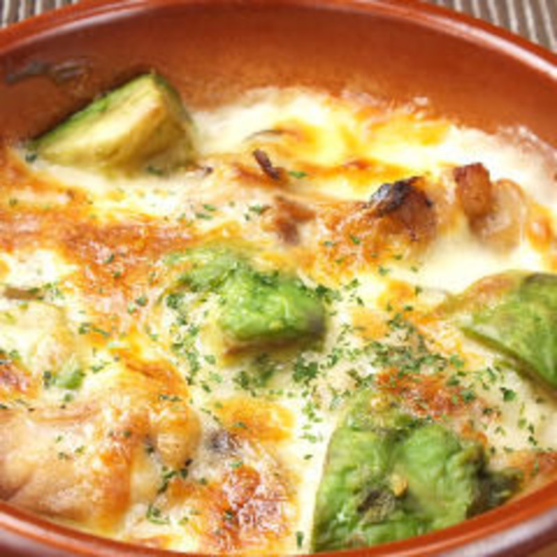 鶏とアボカドのグラタン(居酒屋 じゅうにねん)