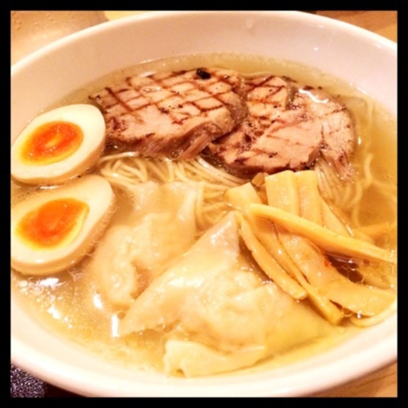  海老ワンタン入り塩ラーメン(ふぅふぅ亭)