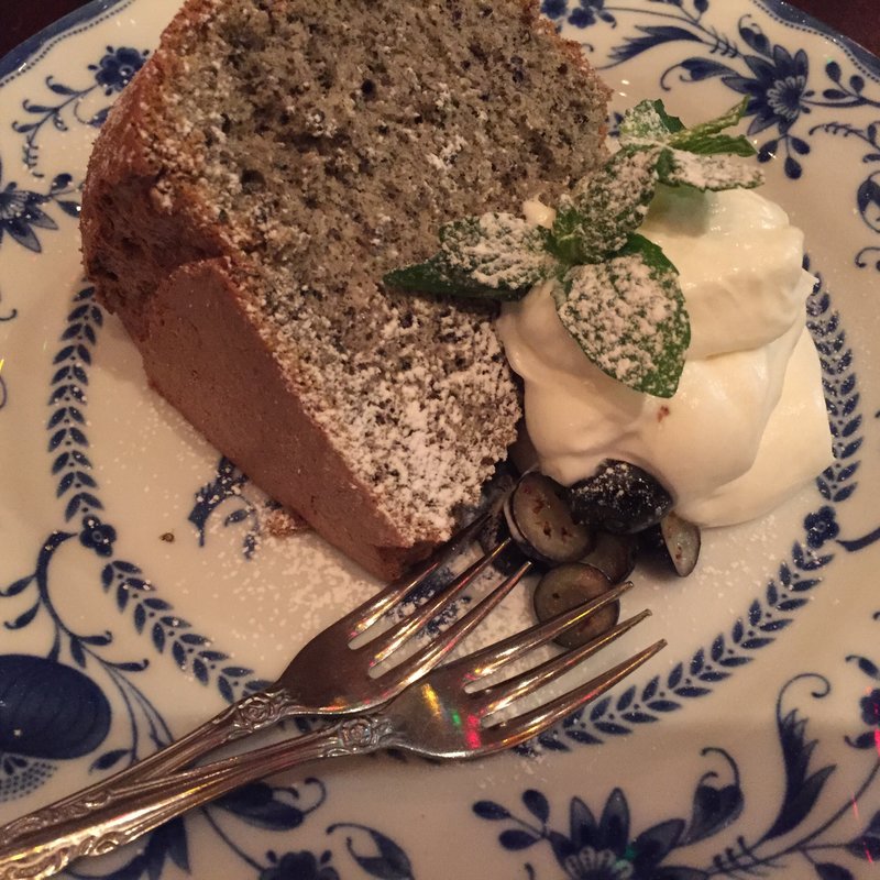 黒胡麻のシフォンケーキ(【閉店】ビストロ マルコビッチ)