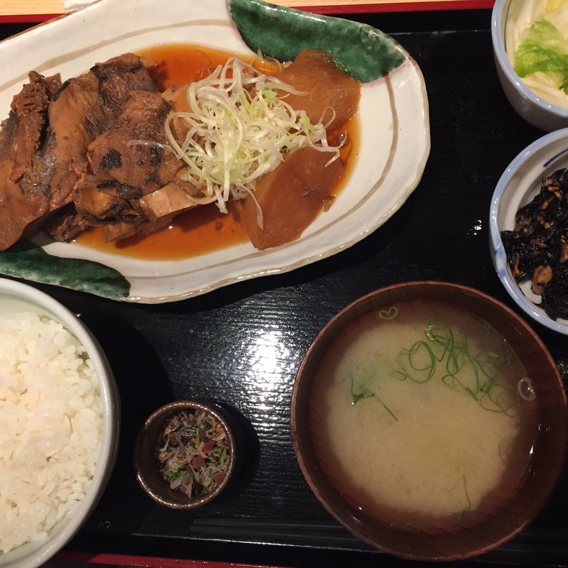 煮魚定食(築地もったいないプロジェクト 魚治)