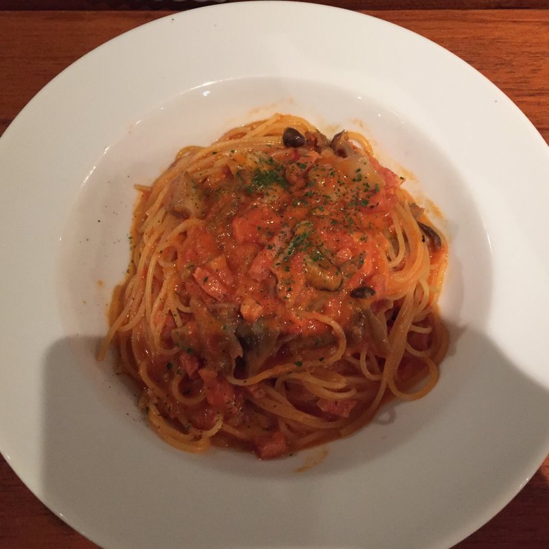 ベーコンときのこのトマトクリームパスタ(FRAMES　渋谷店)
