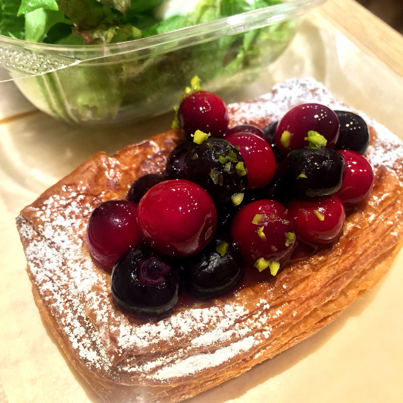 ベリーのデニッシュ(VIETNAMESE CYCLO Echika表参道)