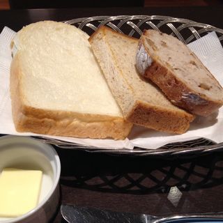 パンの盛り合わせ(ダロワイヨ 銀座本店)