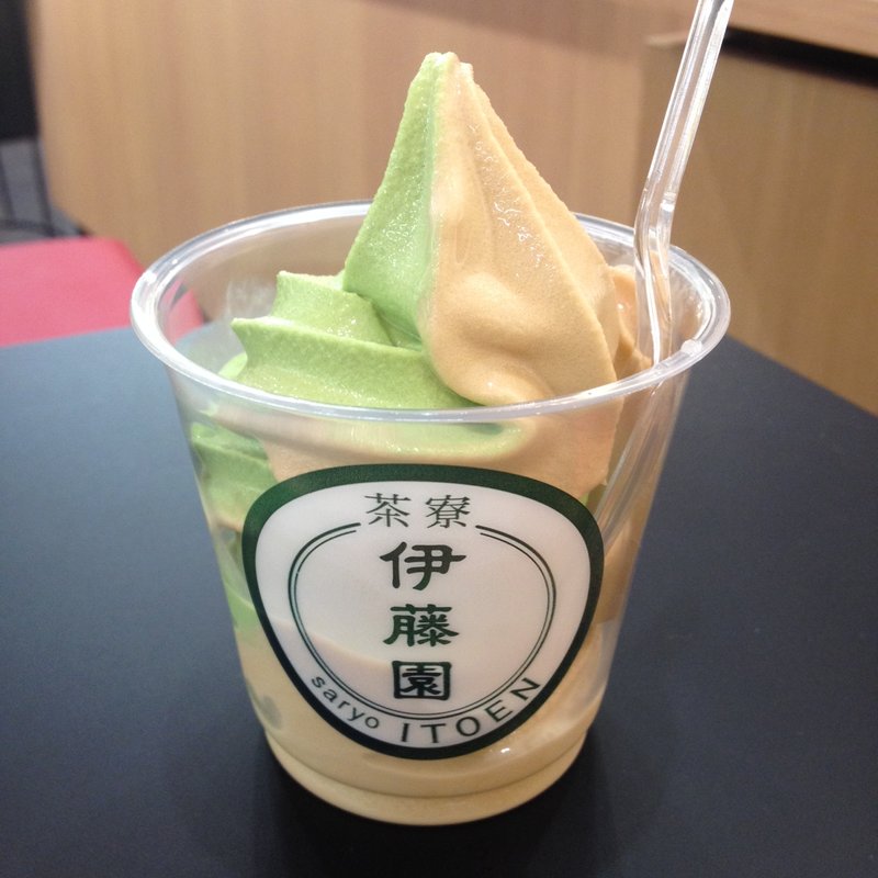 ほうじ茶と抹茶のミックスソフト(伊藤園　イオンモール佐野新都心)
