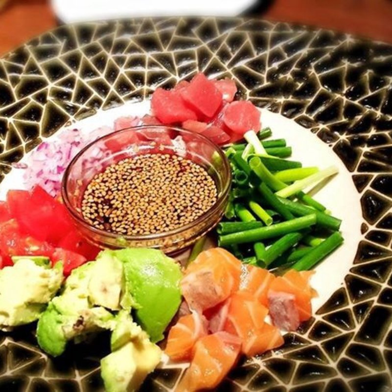 鮪とアボカドのアヒポキ(Dukes （デュークス）)