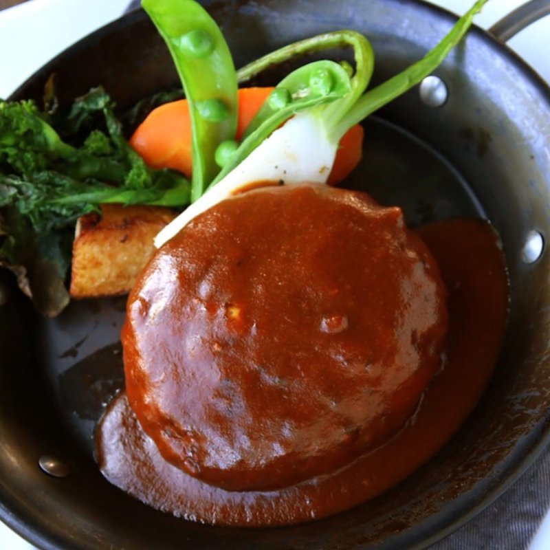 ハンバーグステーキデミグラスソース季節野菜添え(TOOTH TOOTHParadise Kitchen （トゥーストゥース　パラダイスキッチン）)